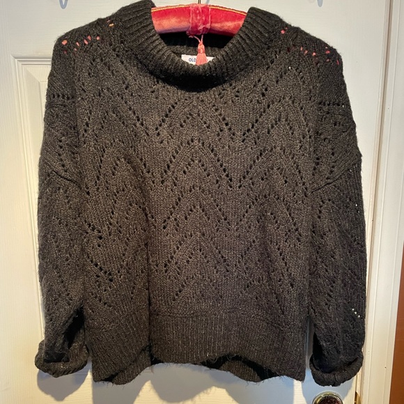 SOLD🌺Old Navy Black knit Crewneck🖤 - Picture 2 of 5